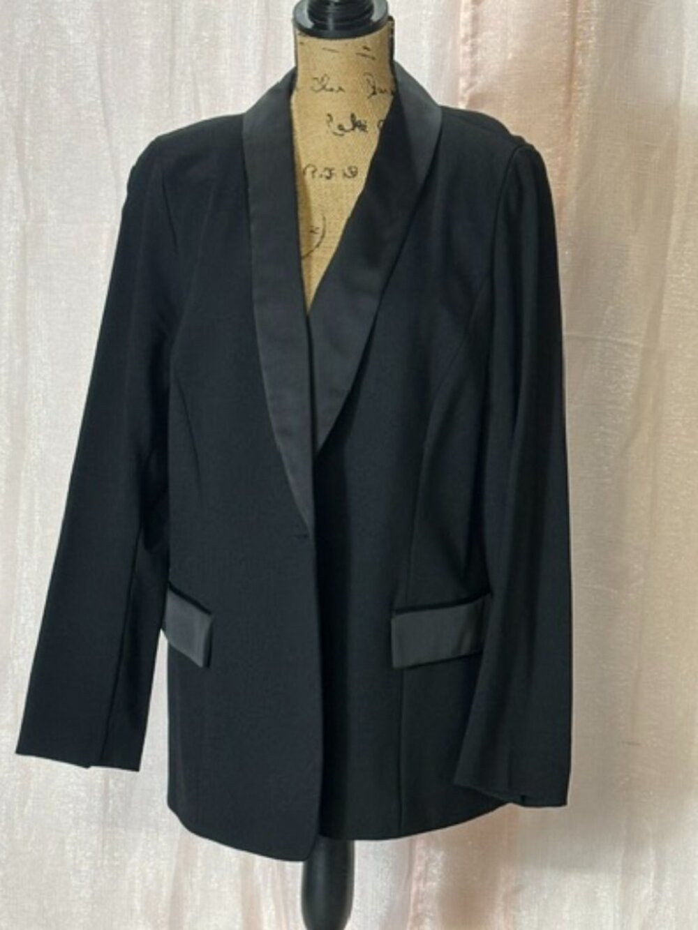 LANE BRYANT BLACK TUXEDO LAPEL PANEL BLAZER